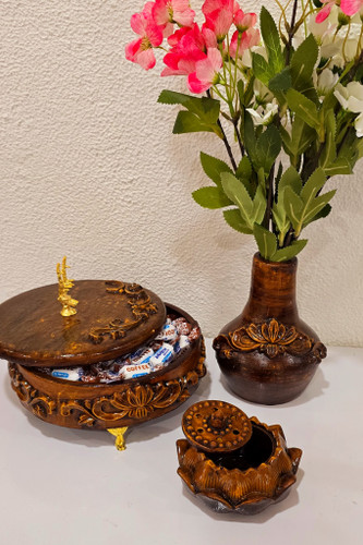 ست پذیرایی جلو مبلی سنگی طرح چوب با تم رنگی متفاوت در فروشگاه دگوزین